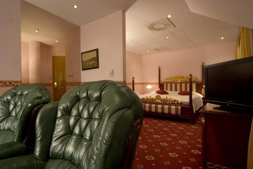 Hotel Alexander'S Nitra Extérieur photo