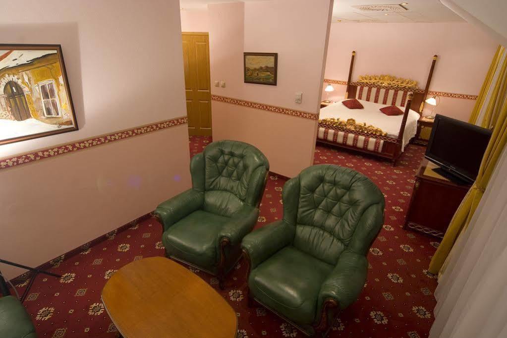 Hotel Alexander'S Nitra Extérieur photo